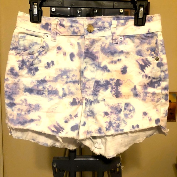 Juniors Shorts - Picture 1 of 3